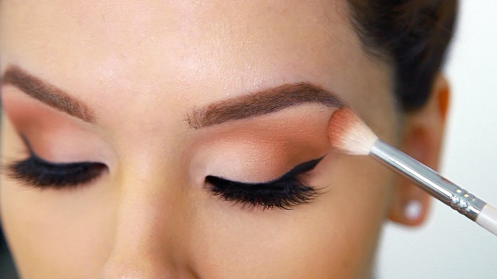 10 Life-Changing Ways to Apply Eye Shadow Correctly - Biotyful.net